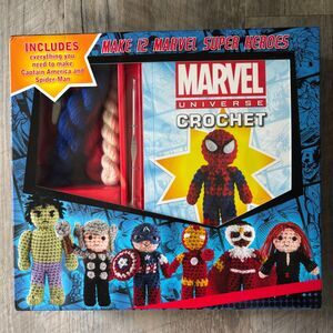 Marvel Universe Super Heroes Crochet Kit Captain America & Spiderman